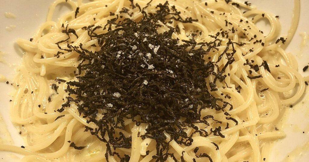 Receta de pasta fresca con trufa negra Tuber melanosporum rallada del Pirineo.